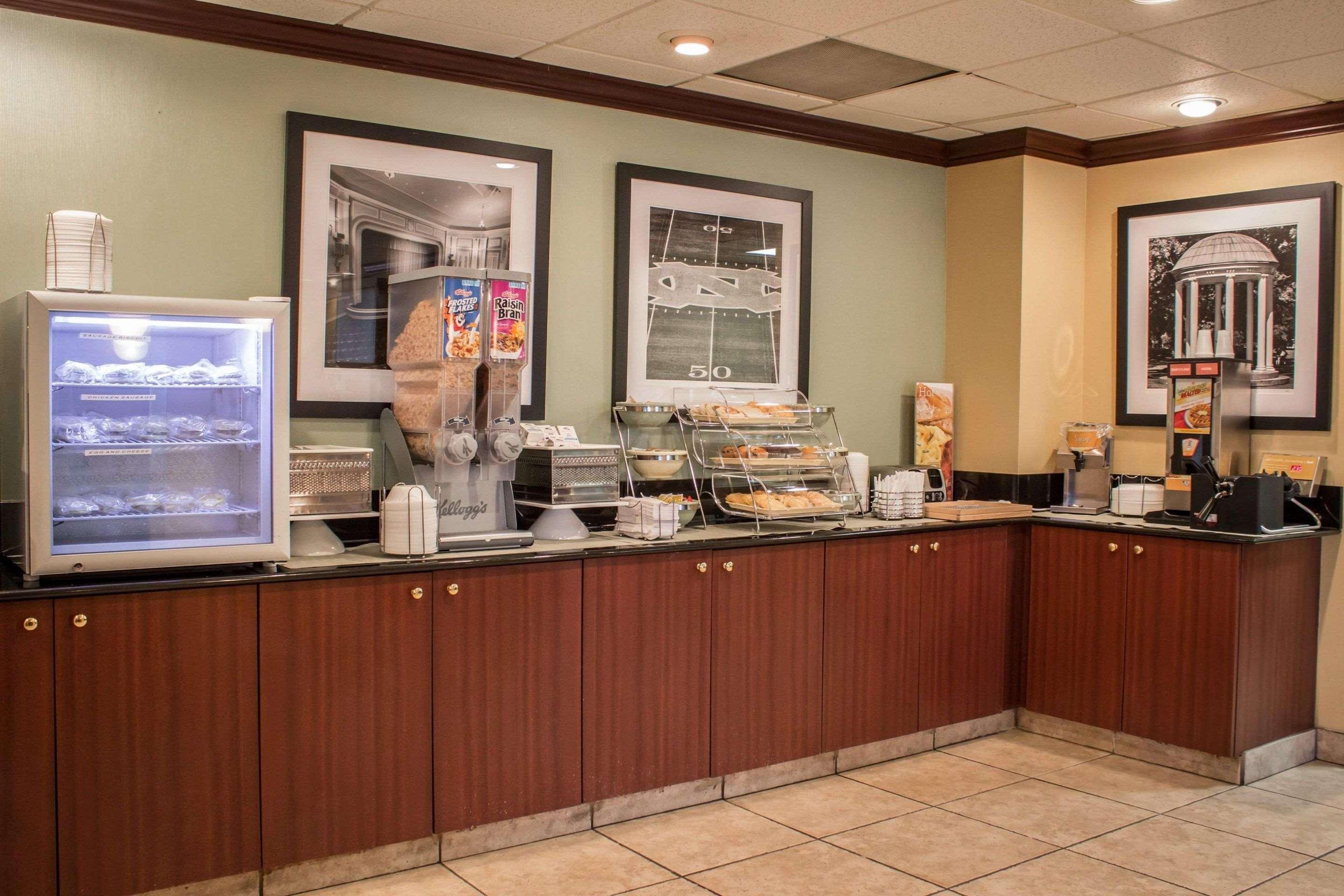 Hampton Inn Чапел Хилл Экстерьер фото